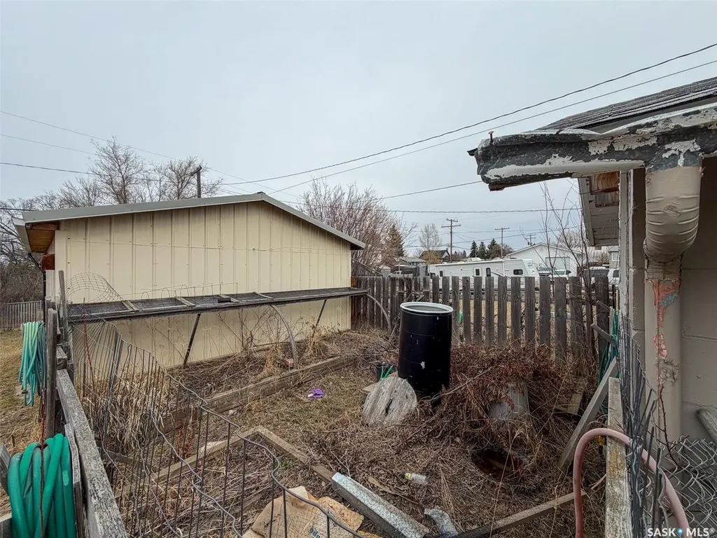 244 Maple Street Gull Lake SK S0N 1A0
