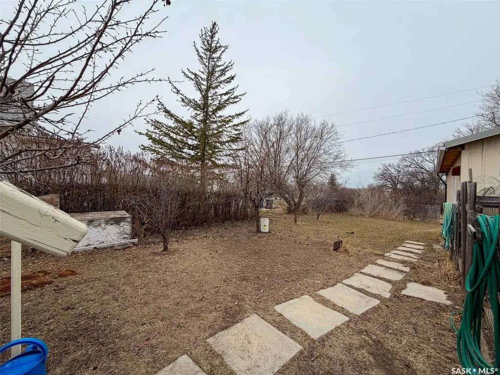 244 Maple Street Gull Lake SK S0N 1A0