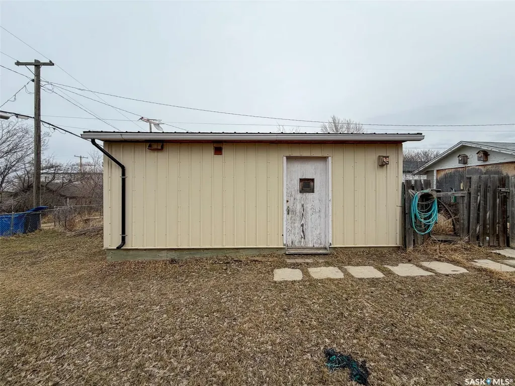244 Maple Street Gull Lake SK S0N 1A0