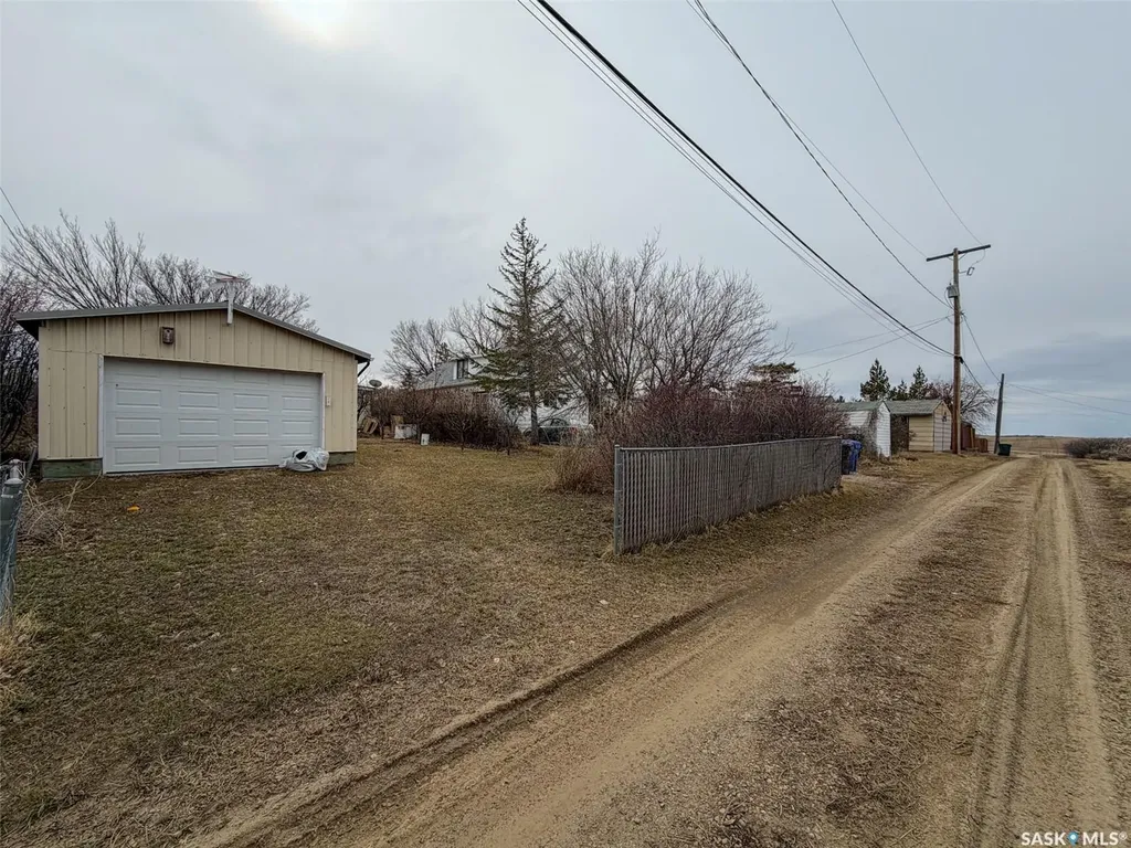 244 Maple Street Gull Lake SK S0N 1A0