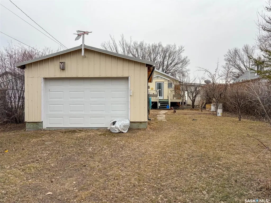 244 Maple Street Gull Lake SK S0N 1A0