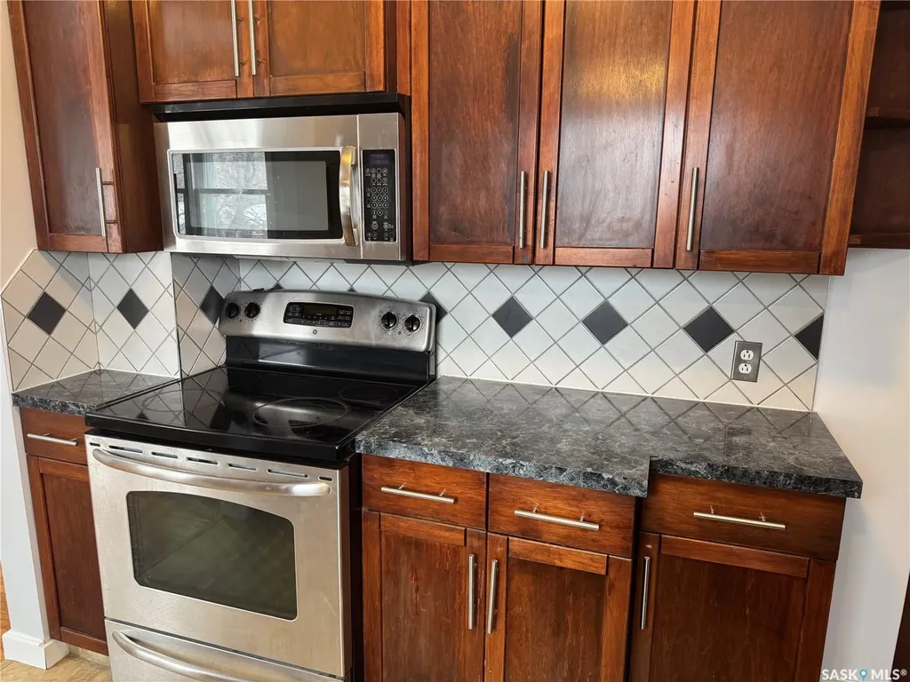 1318 B Avenue N Saskatoon SK S7L 1G5