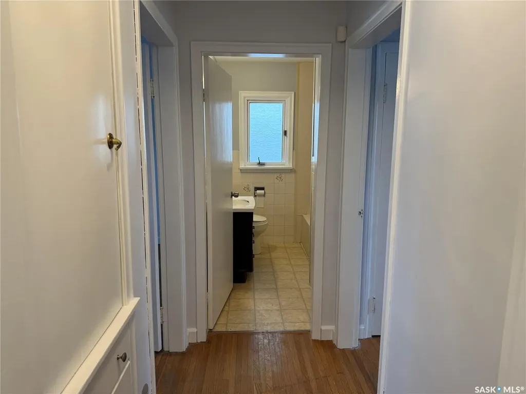 1318 B Avenue N Saskatoon SK S7L 1G5