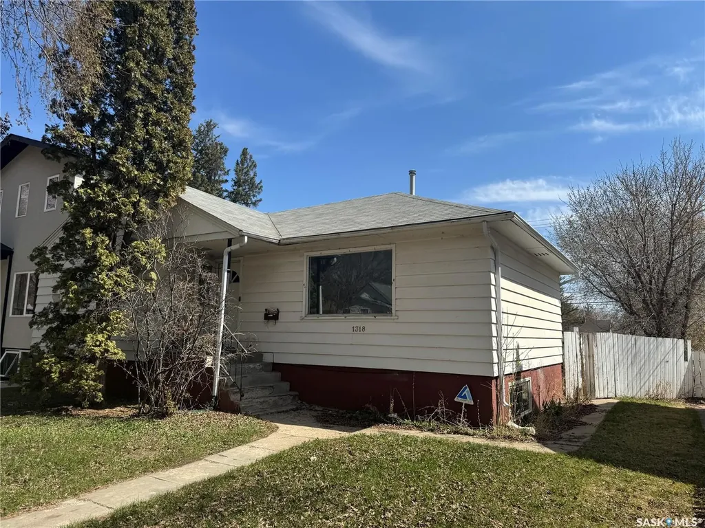 1318 B Avenue N Saskatoon SK S7L 1G5