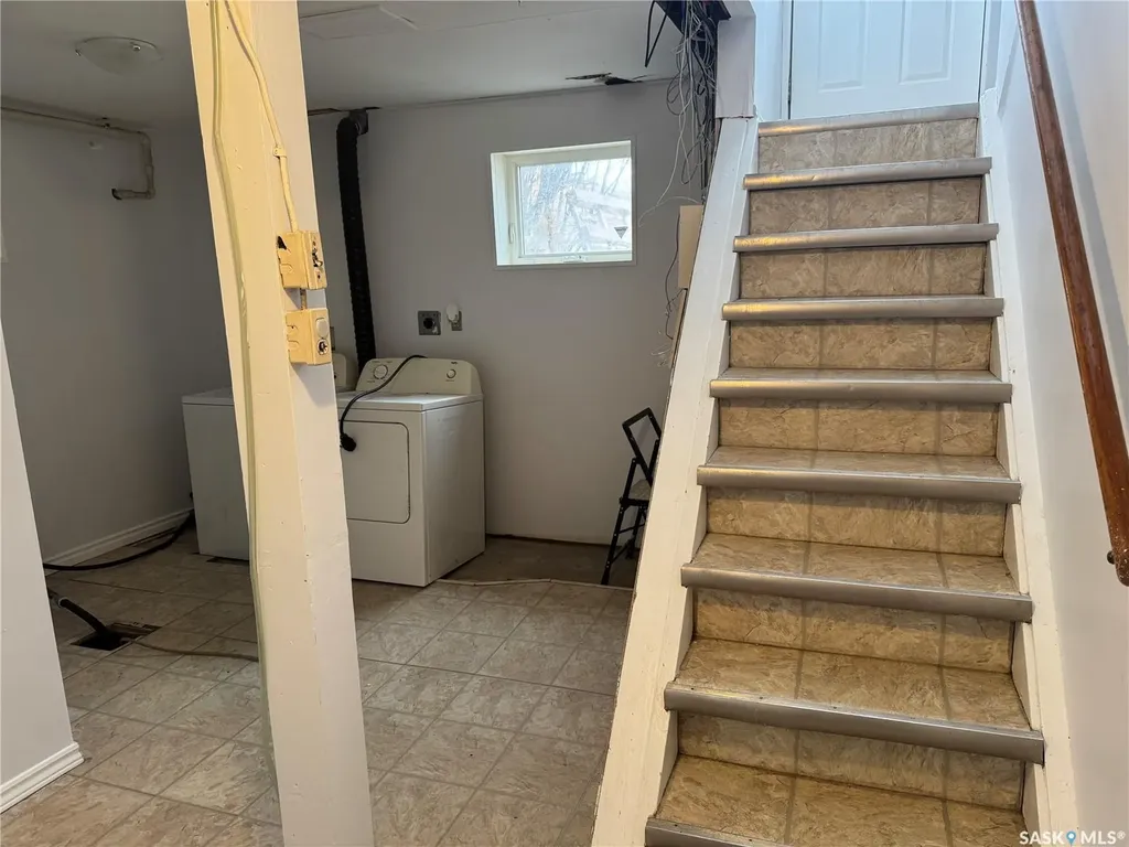 1318 B Avenue N Saskatoon SK S7L 1G5