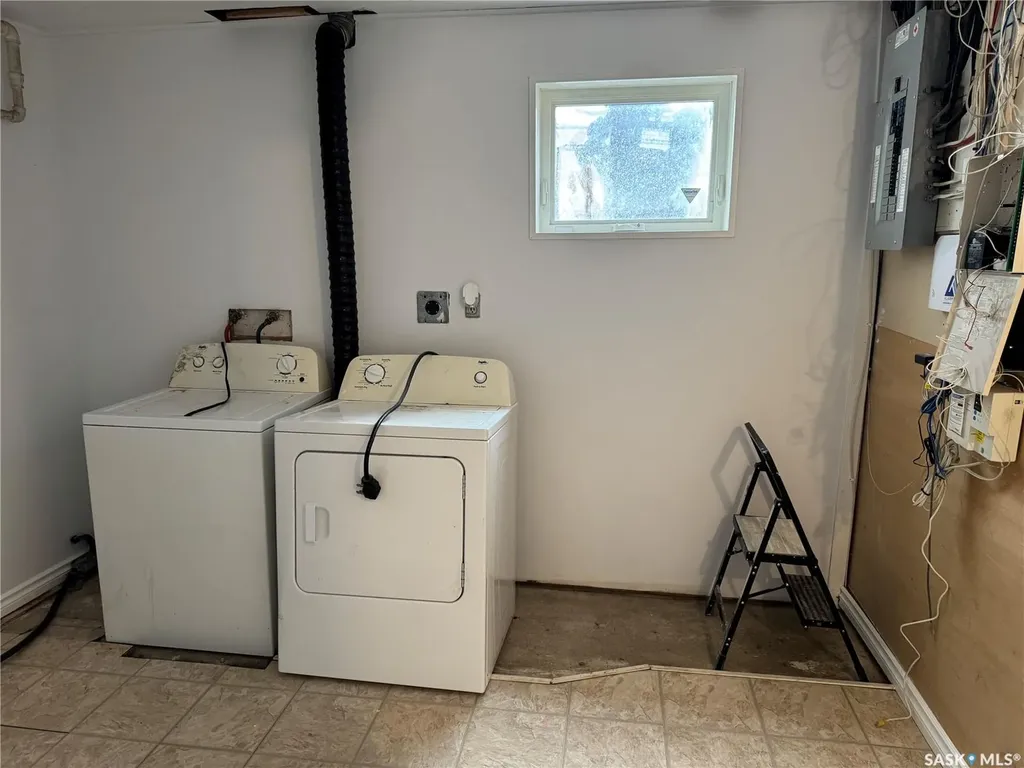 1318 B Avenue N Saskatoon SK S7L 1G5