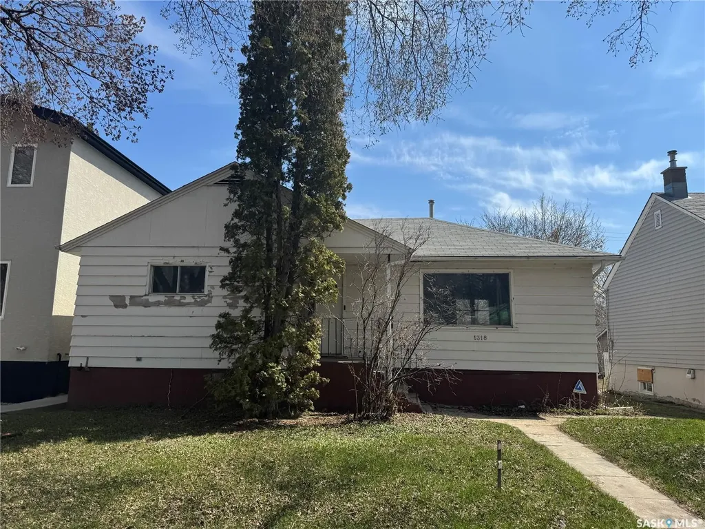 1318 B Avenue N Saskatoon SK S7L 1G5