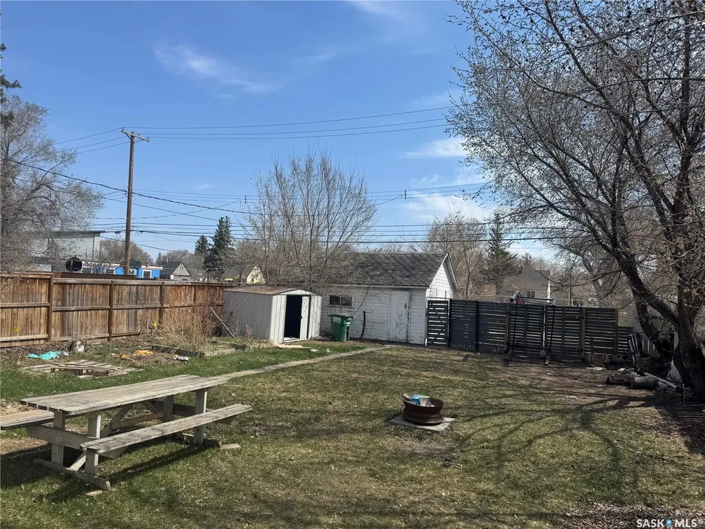 1318 B Avenue N Saskatoon SK S7L 1G5