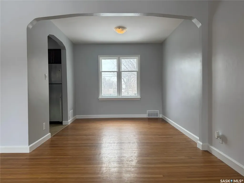 1318 B Avenue N Saskatoon SK S7L 1G5
