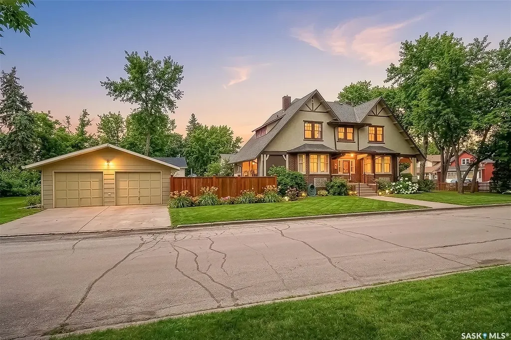 161 Marlborough Street E Moose Jaw SK S6H 0T3