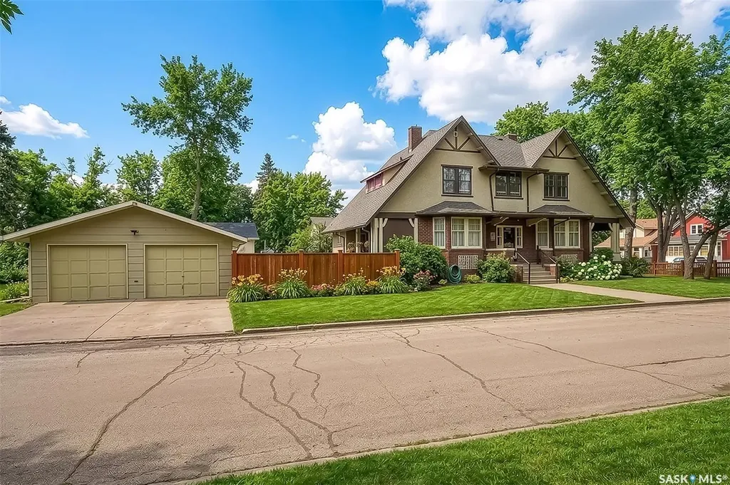 161 Marlborough Street E Moose Jaw SK S6H 0T3