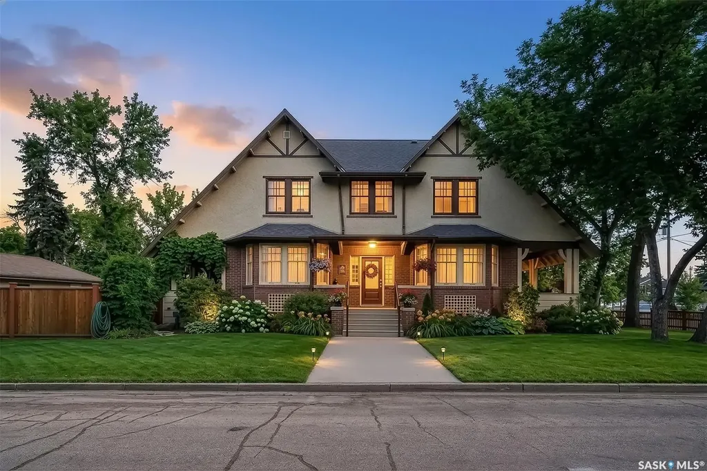 161 Marlborough Street E Moose Jaw SK S6H 0T3