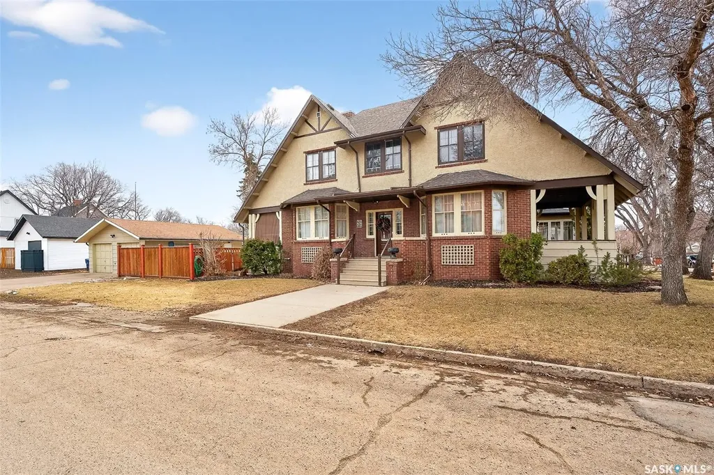 161 Marlborough Street E Moose Jaw SK S6H 0T3