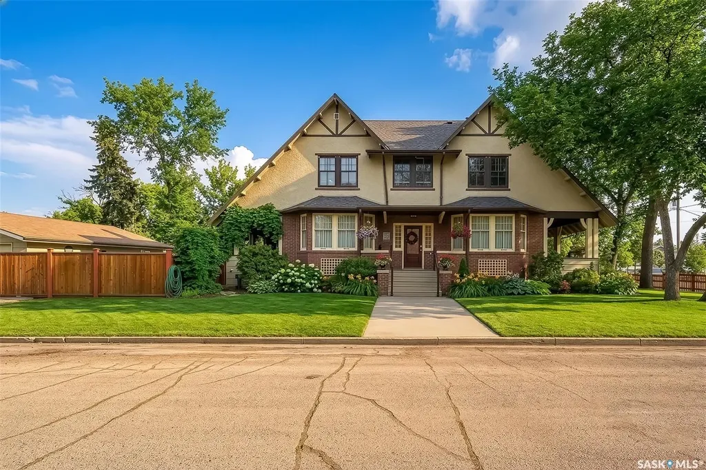 161 Marlborough Street E Moose Jaw SK S6H 0T3