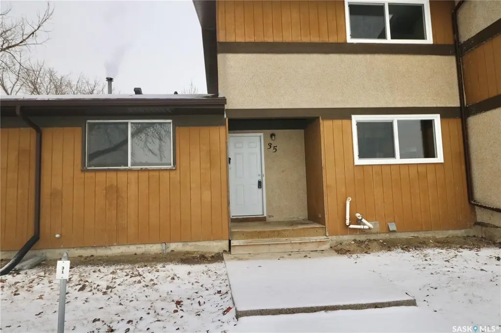 35 Mackenzie Way Regina SK S4N 5M5