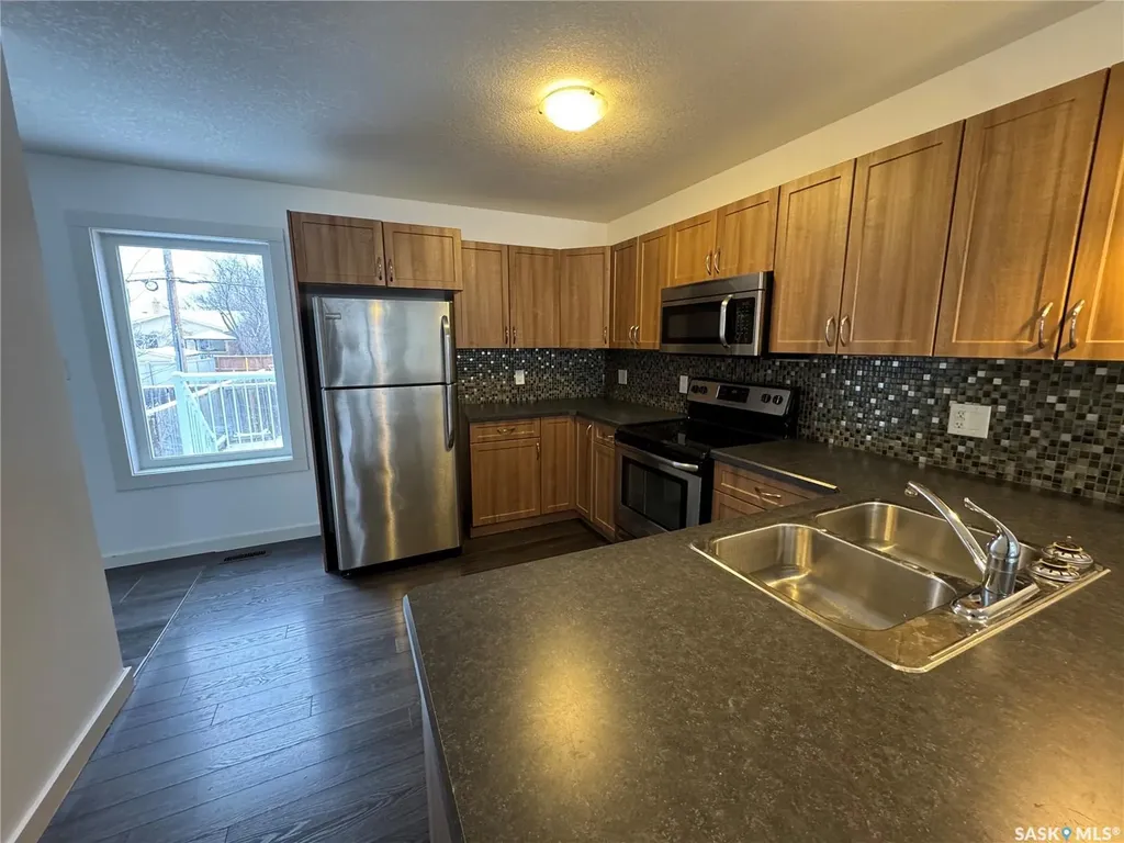 527 Alexandra Street Weyburn SK S4H 1R7