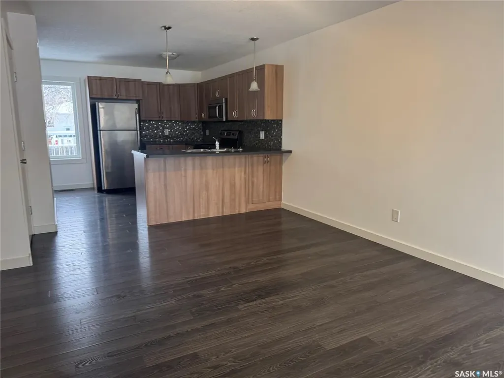 527 Alexandra Street Weyburn SK S4H 1R7
