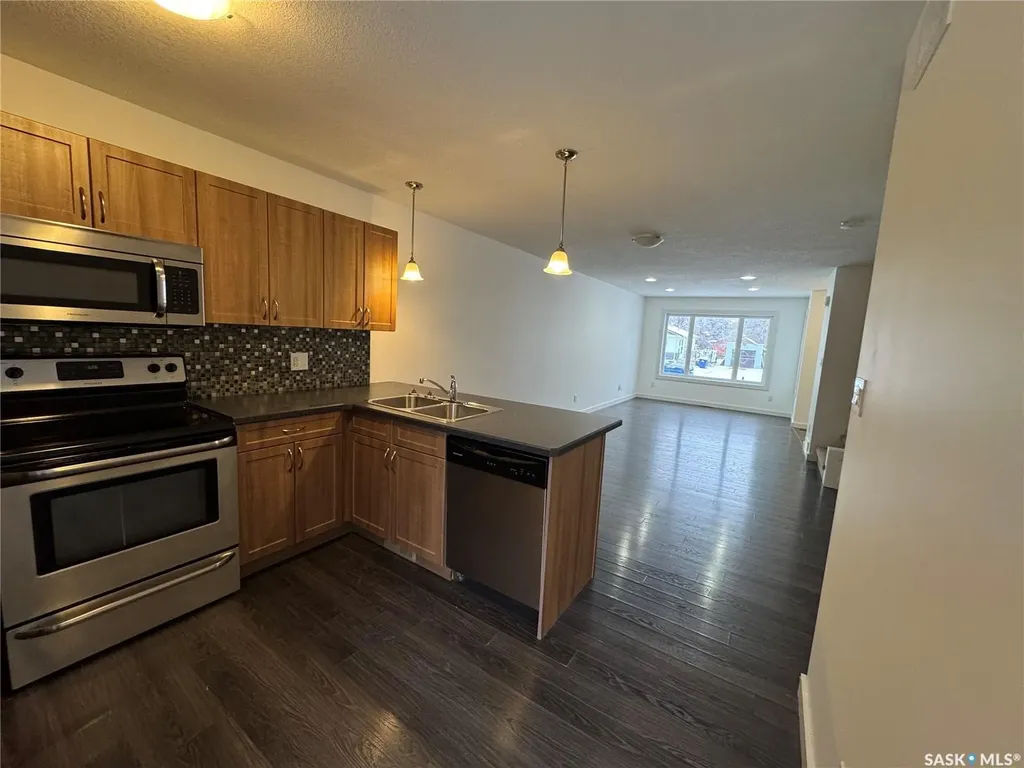 527 Alexandra Street Weyburn SK S4H 1R7