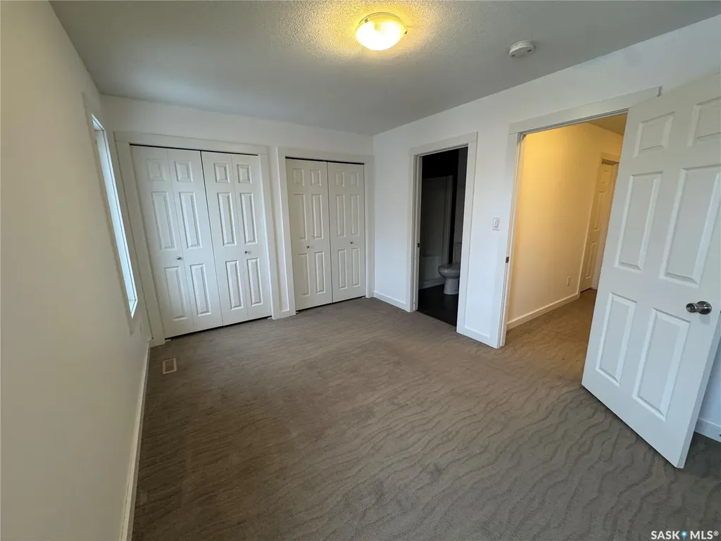 527 Alexandra Street Weyburn SK S4H 1R7