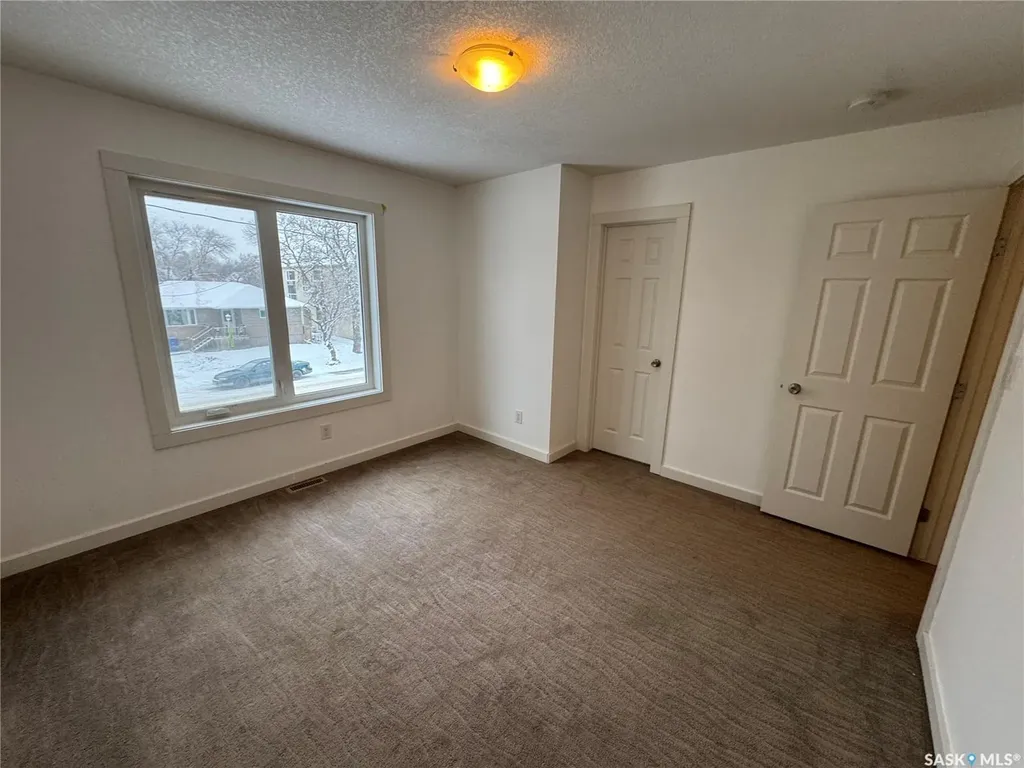 527 Alexandra Street Weyburn SK S4H 1R7