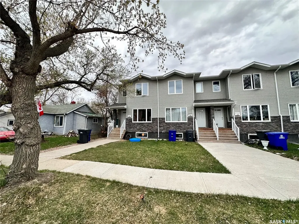 527 Alexandra Street Weyburn SK S4H 1R7