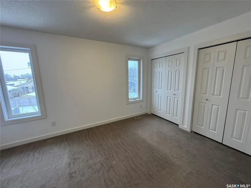 527 Alexandra Street Weyburn SK S4H 1R7