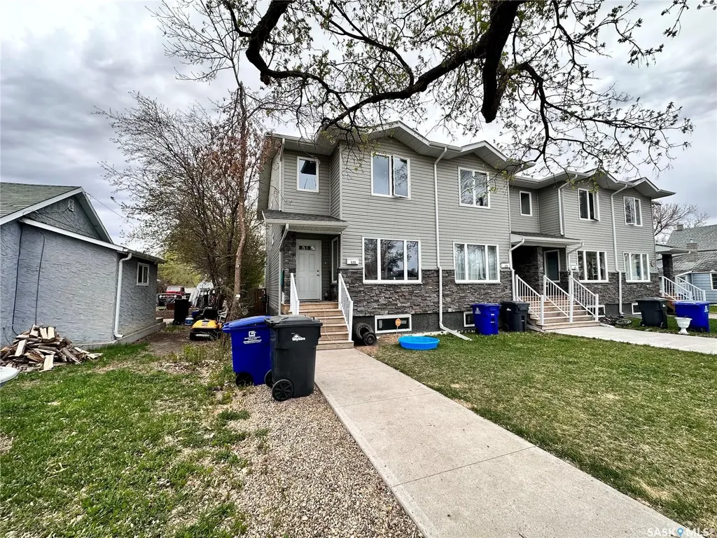 527 Alexandra Street Weyburn SK S4H 1R7