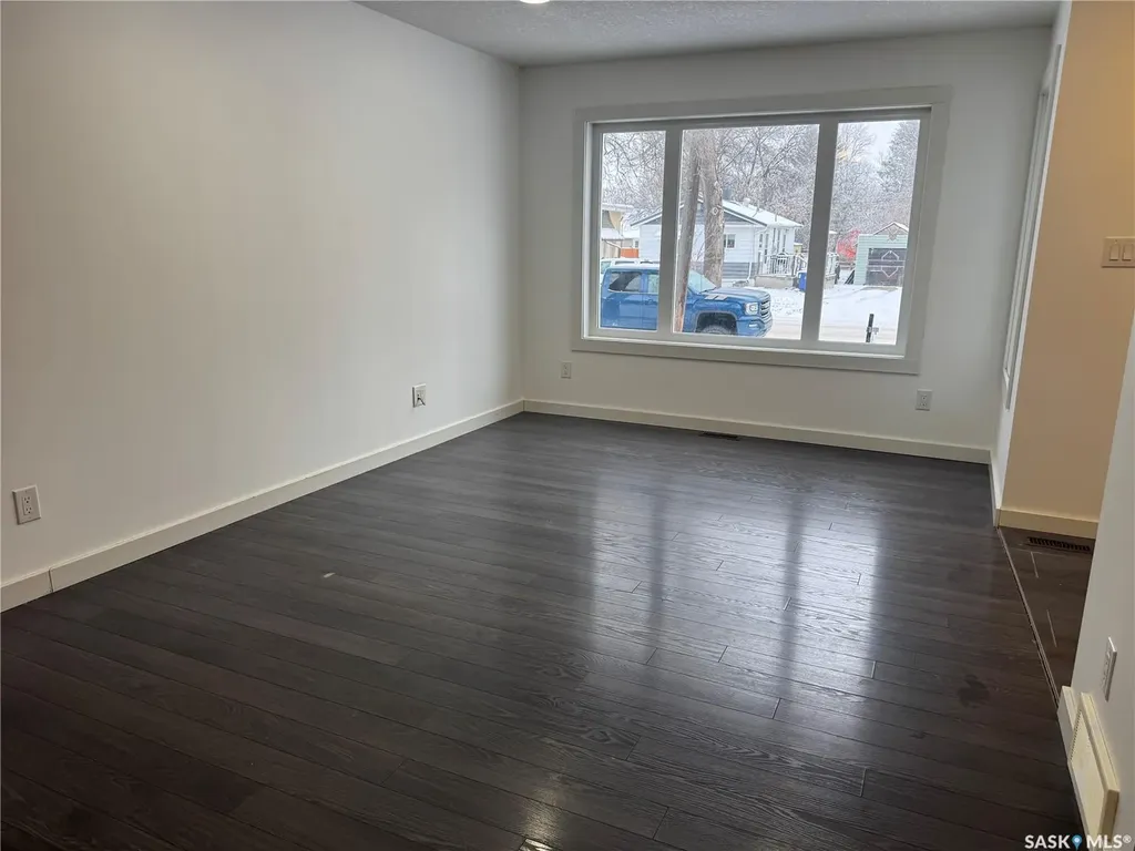 527 Alexandra Street Weyburn SK S4H 1R7