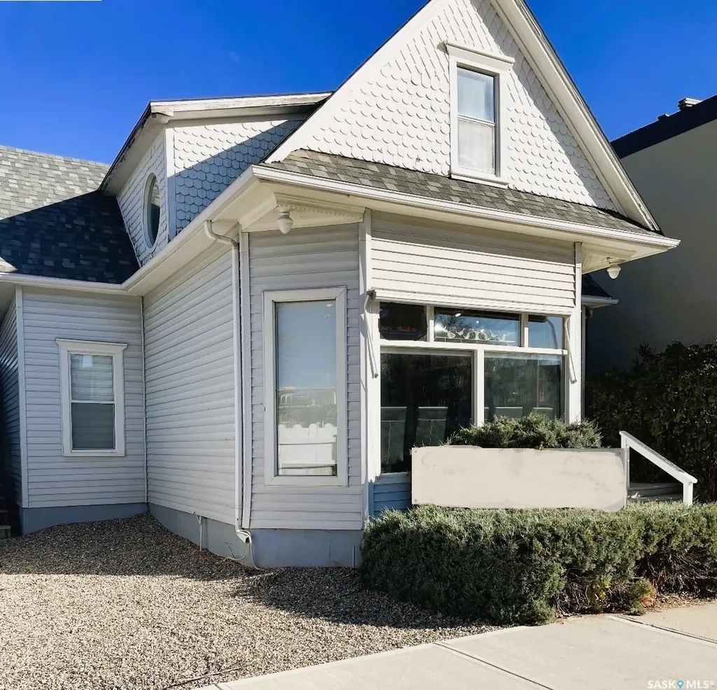 935 4th Street Estevan SK S4A 0W2