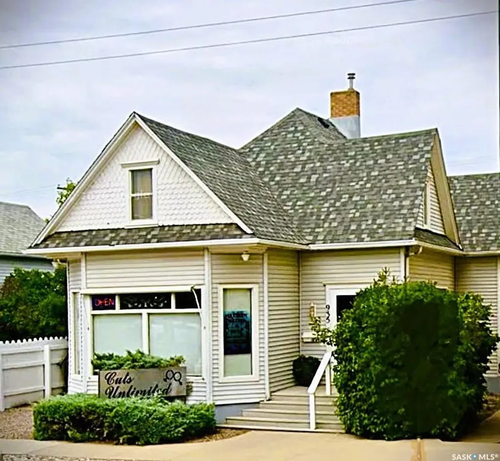 935 4th Street Estevan SK S4A 0W2