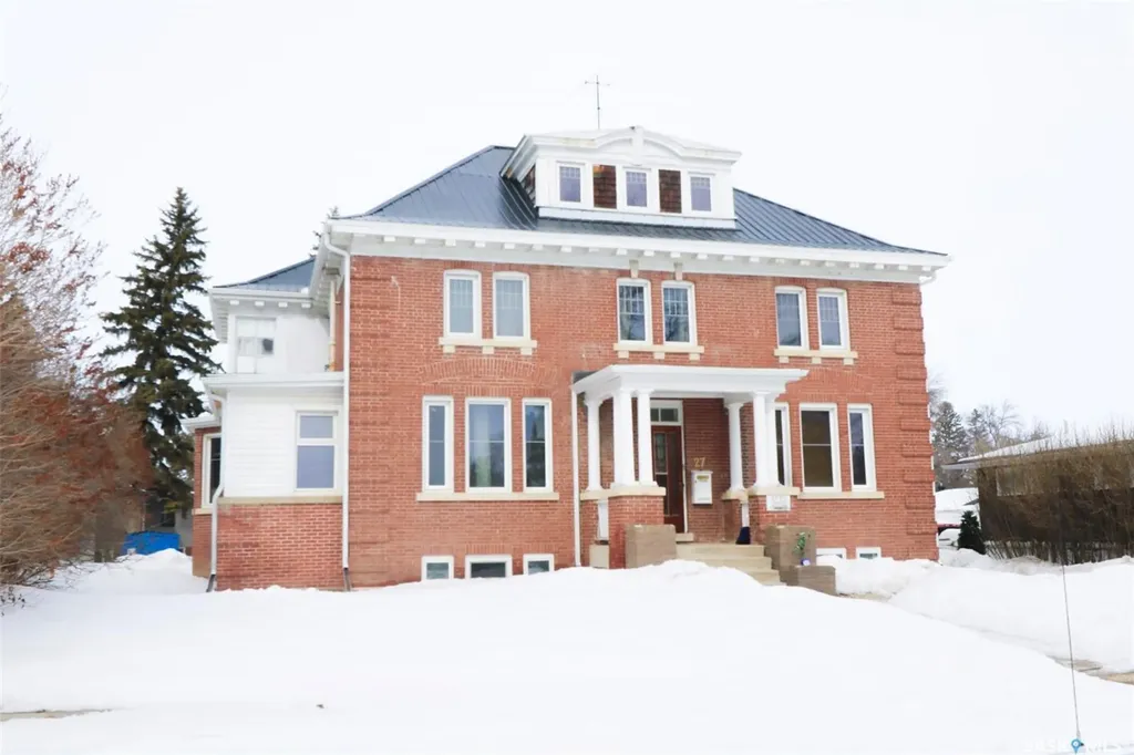27 Dunlop Street E Yorkton SK S3N 0B1