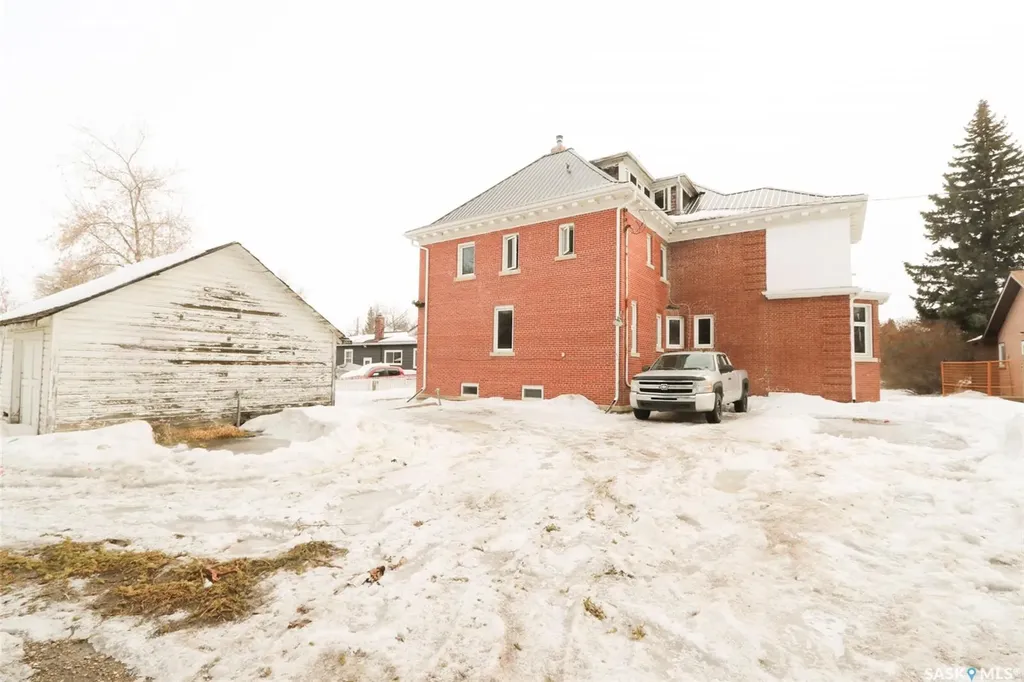 27 Dunlop Street E Yorkton SK S3N 0B1