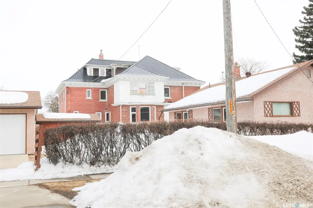 27 Dunlop Street E Yorkton SK S3N 0B1