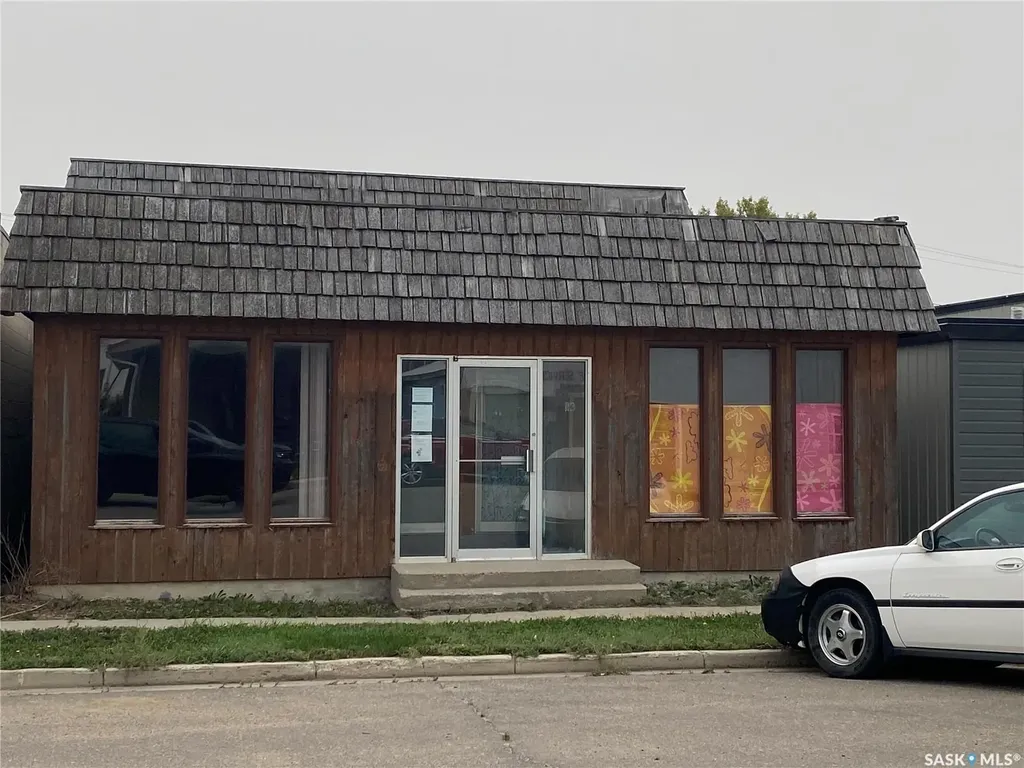 113 1st Avenue W Kindersley SK S0L 1S0
