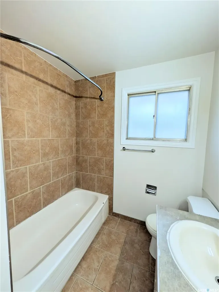 448 6th Avenue NW Swift Current SK S9H 0Y3