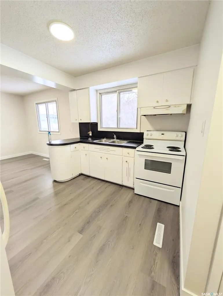 448 6th Avenue NW Swift Current SK S9H 0Y3