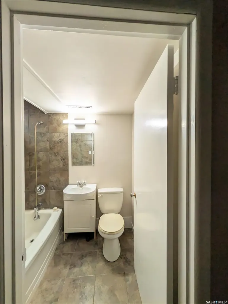 448 6th Avenue NW Swift Current SK S9H 0Y3