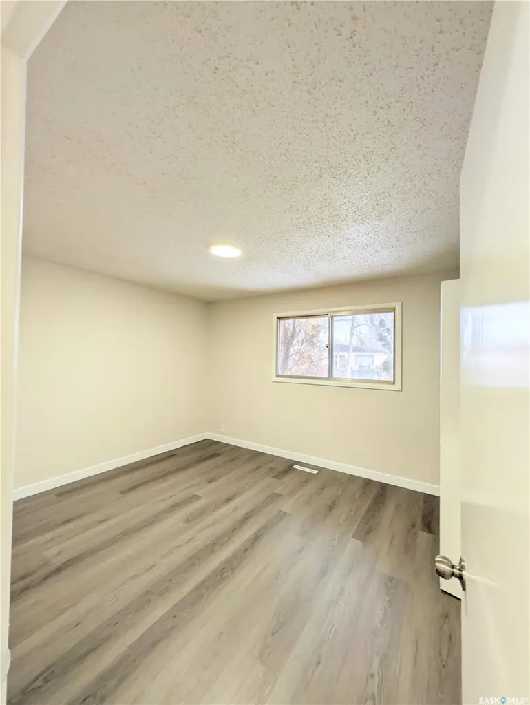 448 6th Avenue NW Swift Current SK S9H 0Y3