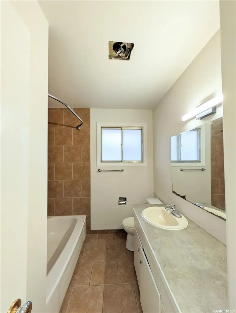448 6th Avenue NW Swift Current SK S9H 0Y3