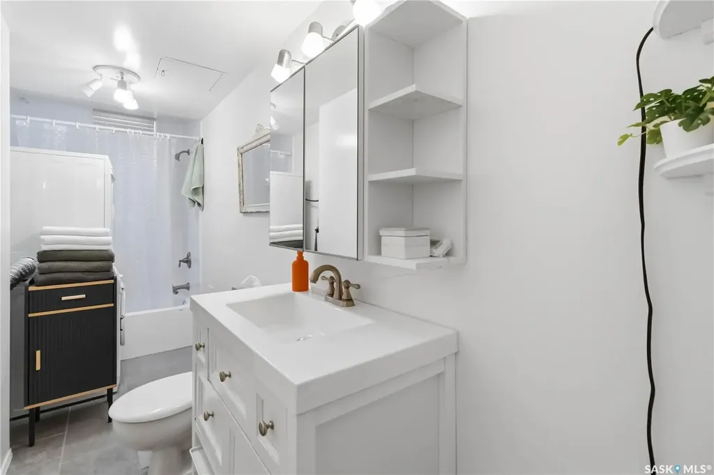 609 King Street Saskatoon SK S7K 0N4
