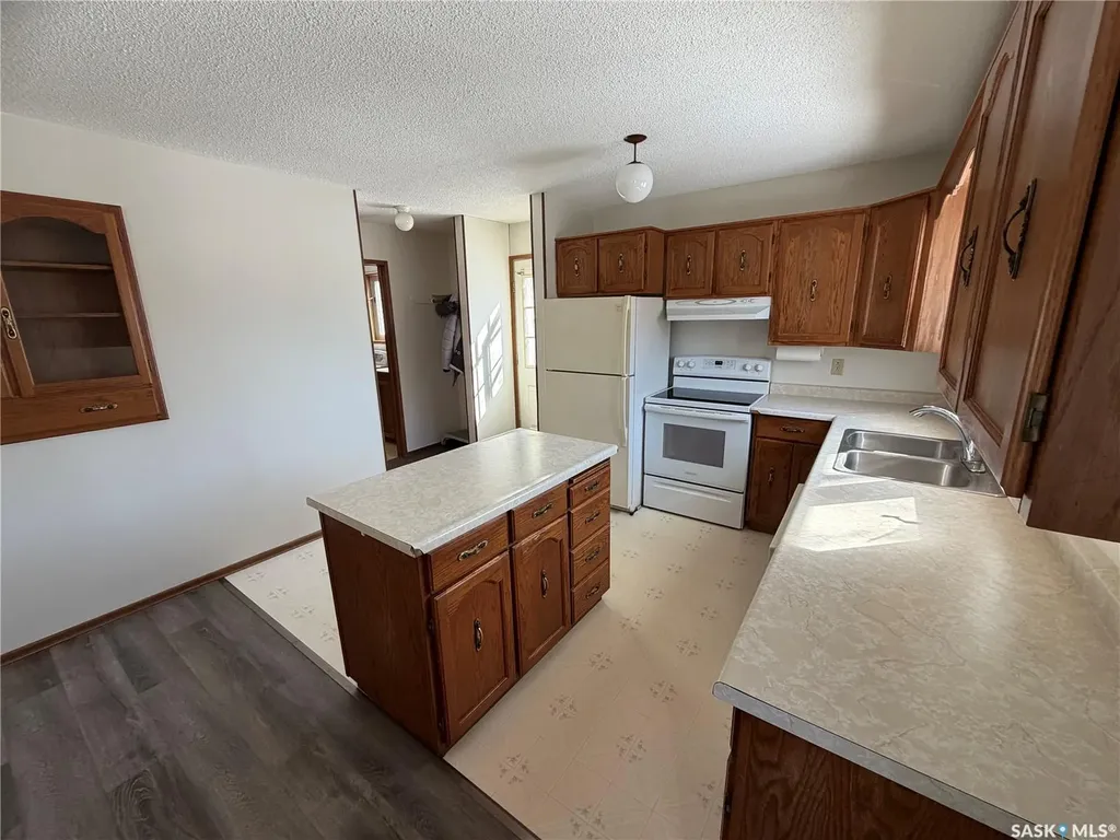 115 1st Street W Carnduff SK S0C 0S0