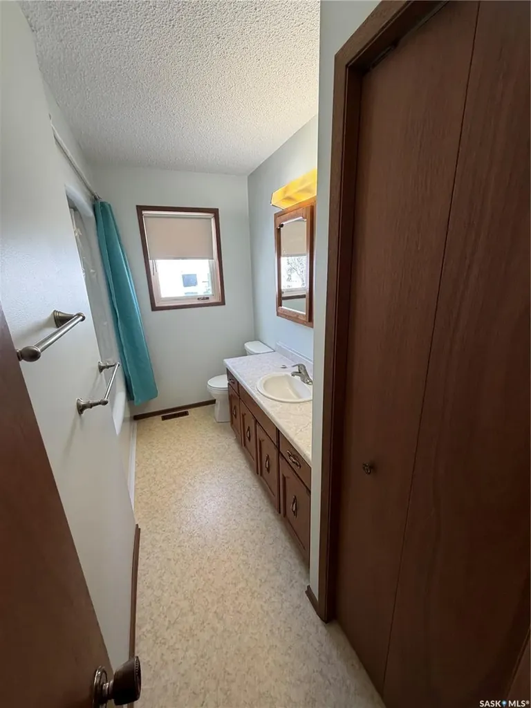 115 1st Street W Carnduff SK S0C 0S0