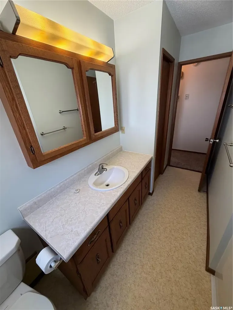 115 1st Street W Carnduff SK S0C 0S0