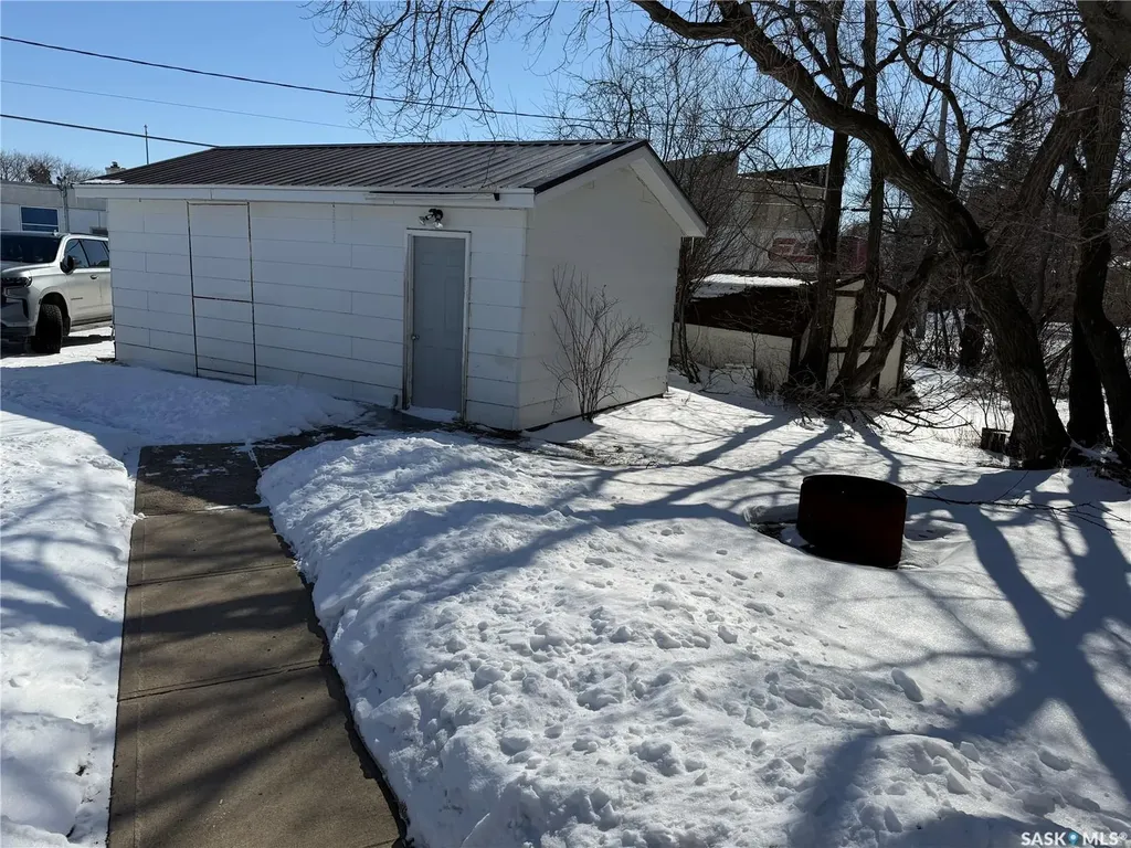 115 1st Street W Carnduff SK S0C 0S0