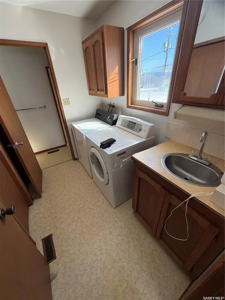 115 1st Street W Carnduff SK S0C 0S0