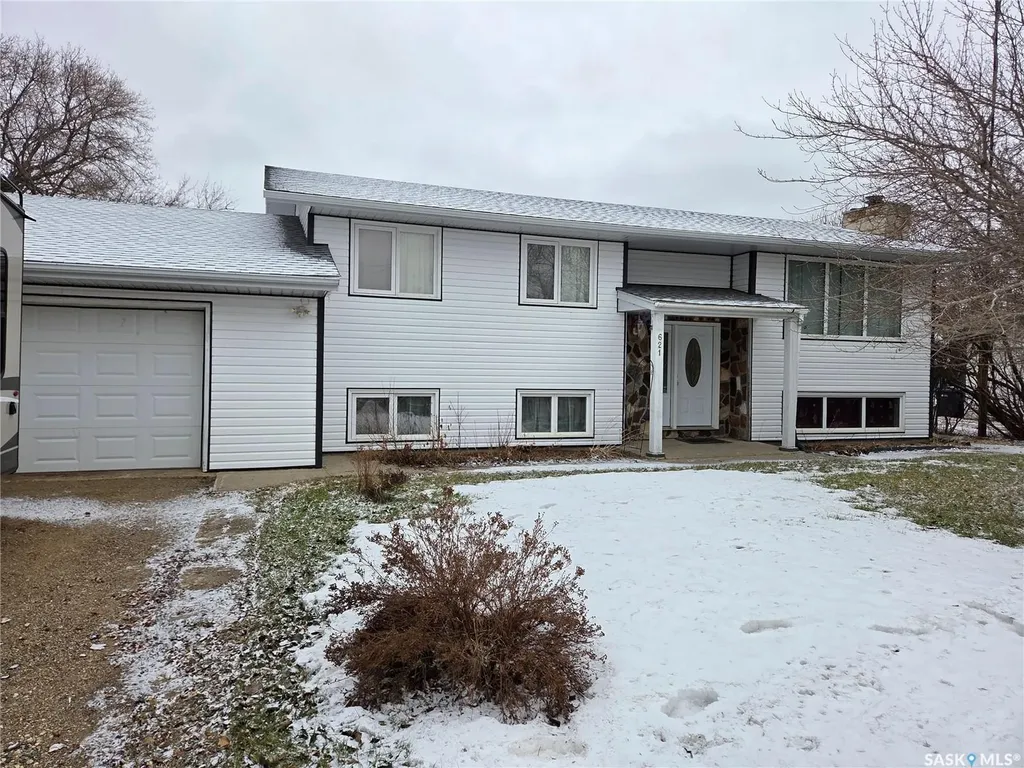 621 Mccall Street Oxbow SK S0C 2B0