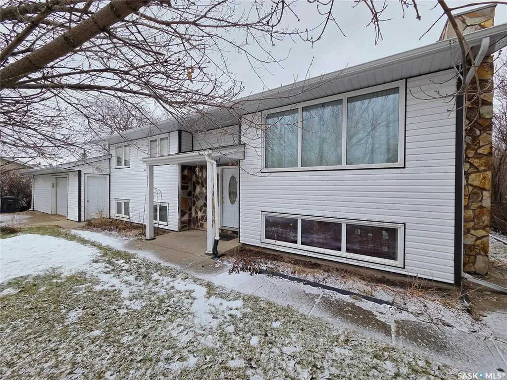 621 Mccall Street Oxbow SK S0C 2B0