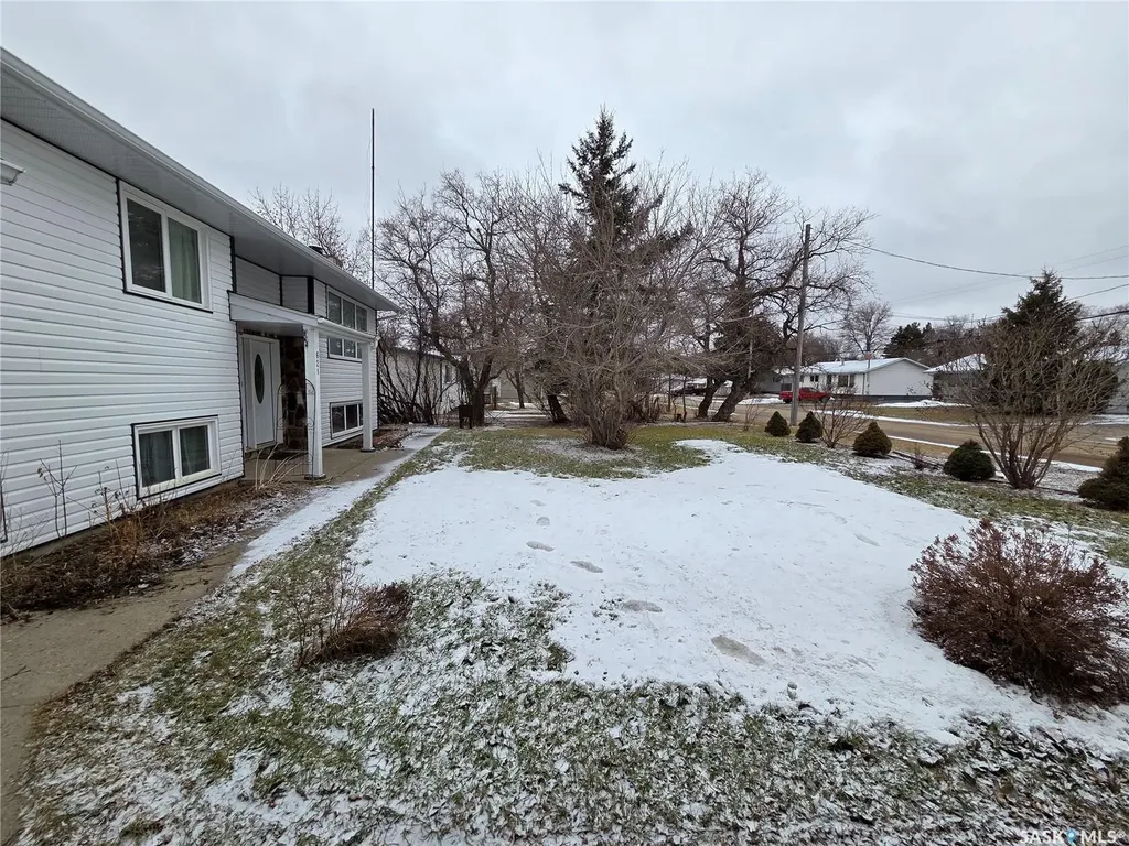 621 Mccall Street Oxbow SK S0C 2B0