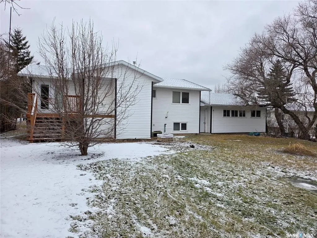 621 Mccall Street Oxbow SK S0C 2B0