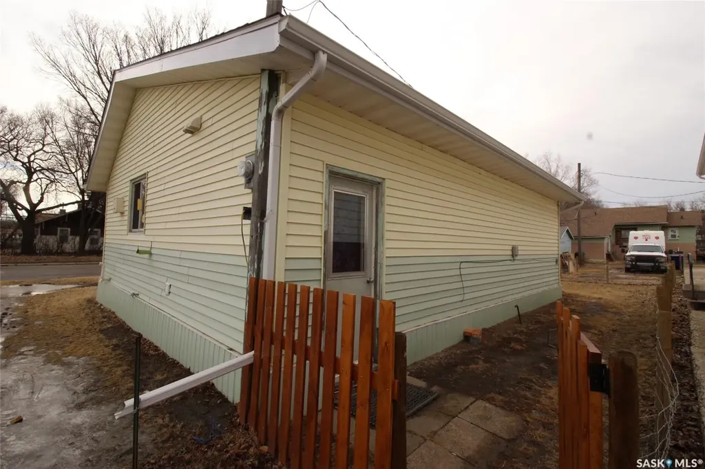 491 1st Street W Shaunavon SK S0N 2M0